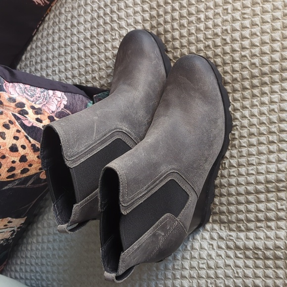 SOREL Joan Uptown Leather Chelsea Boots - Picture 2 of 13